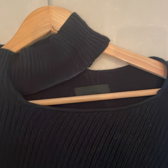 RTA XS OFF THE SHOULDER Black Sweater Bell Sleeve - Picture 2 of 3